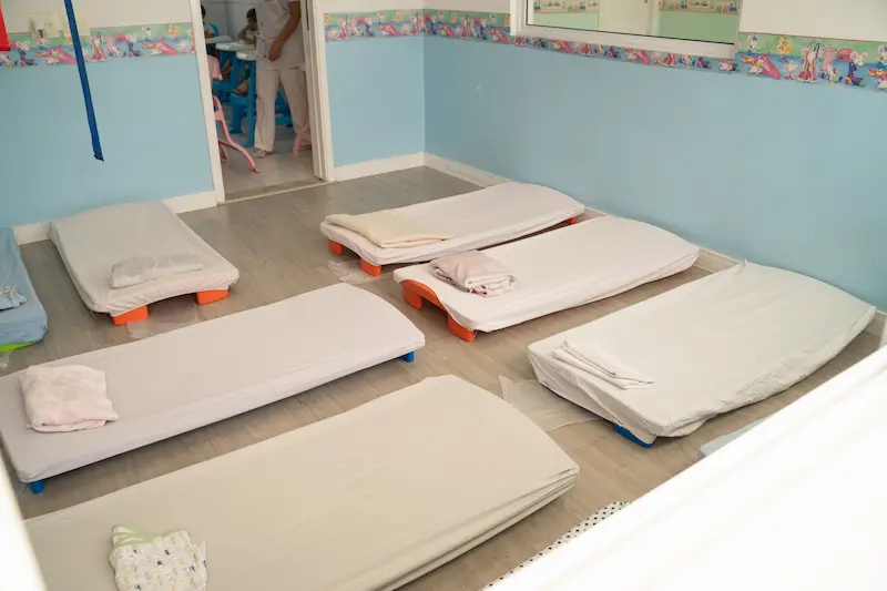Bebês brincando no berçário